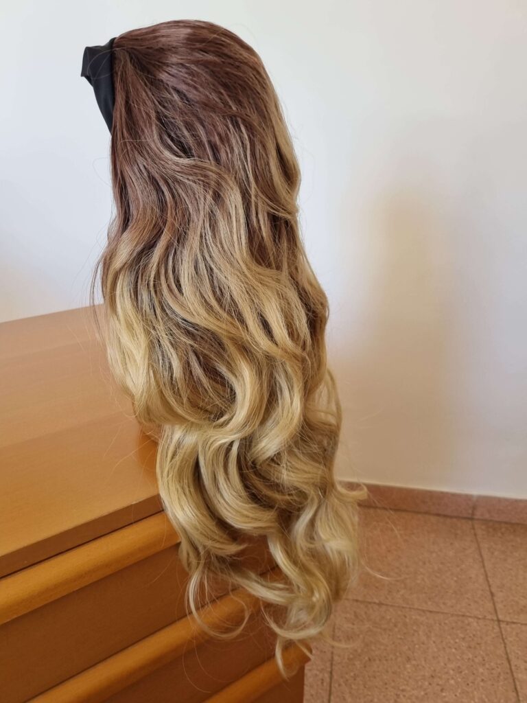 פאה משיער בלונדיני